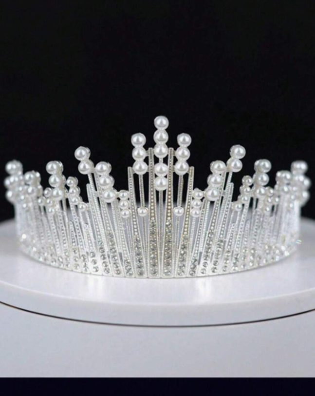 Silver crown with pearls