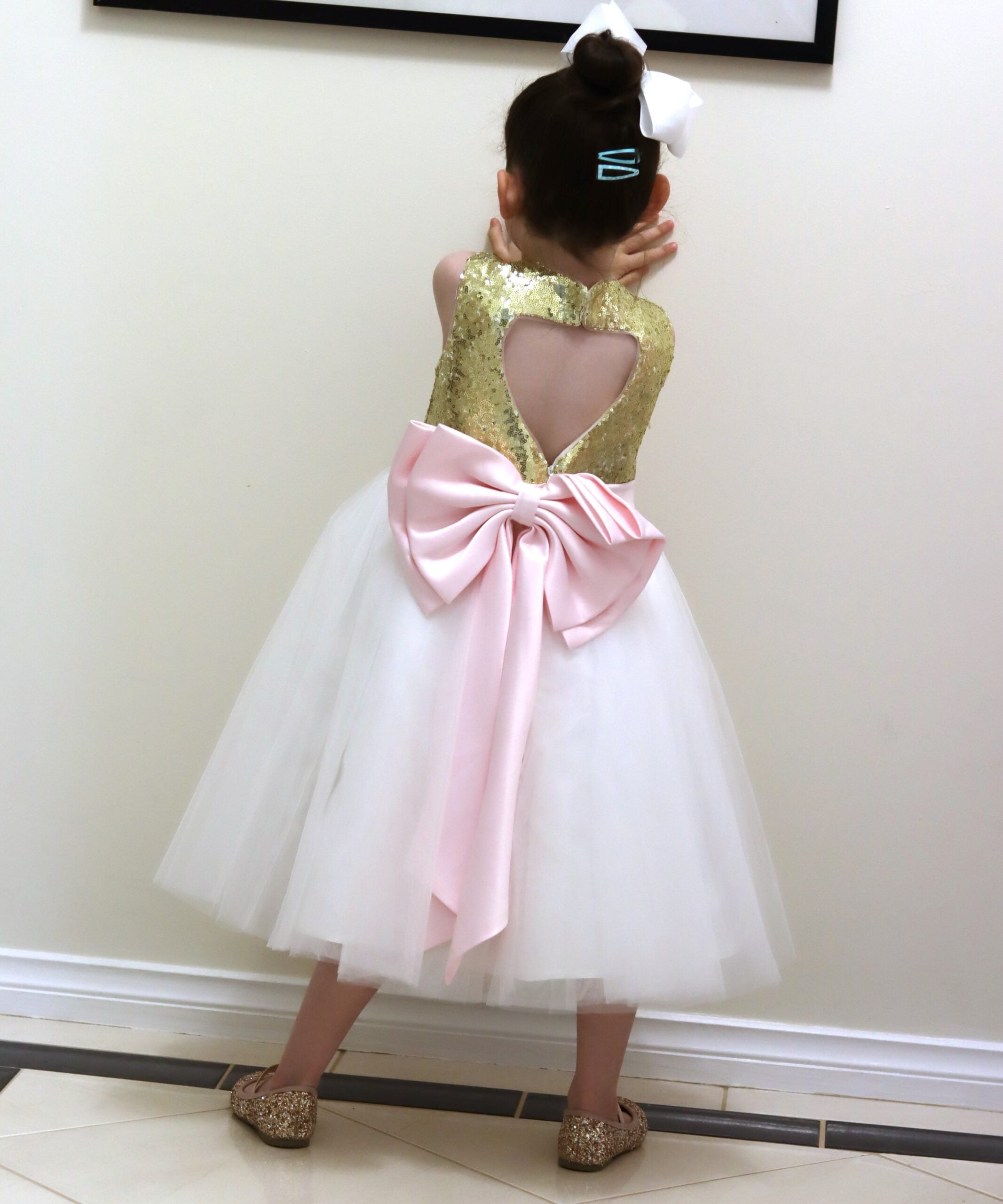 Boutique White/Gold Sequin Dress With Big Pink Bowknot