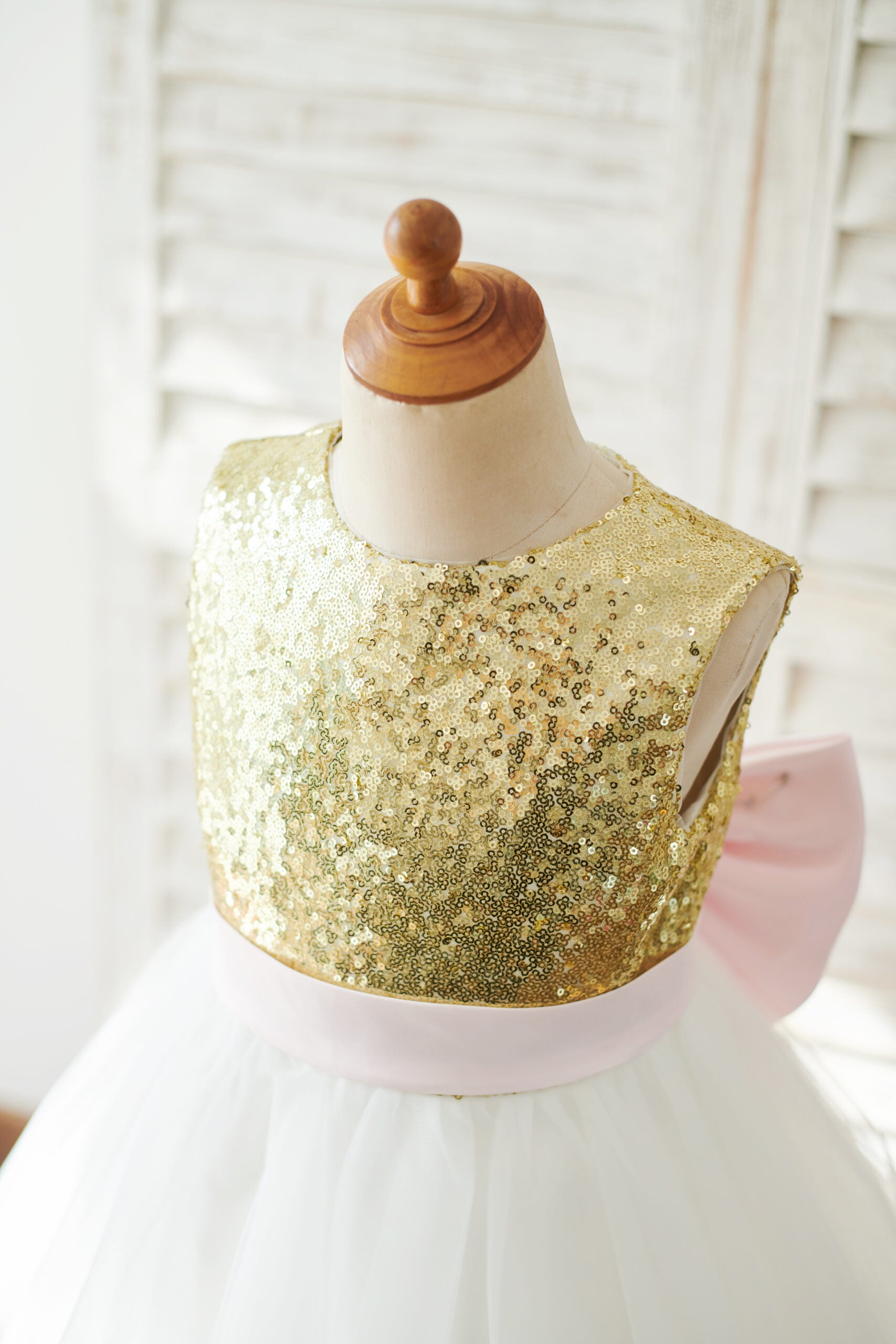 Boutique White/Gold Sequin Dress With Big Pink Bowknot